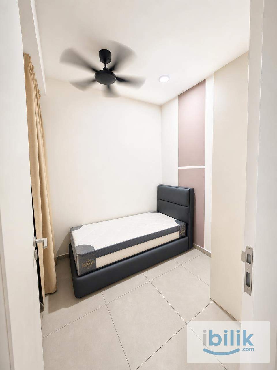 Small Room - Image 1