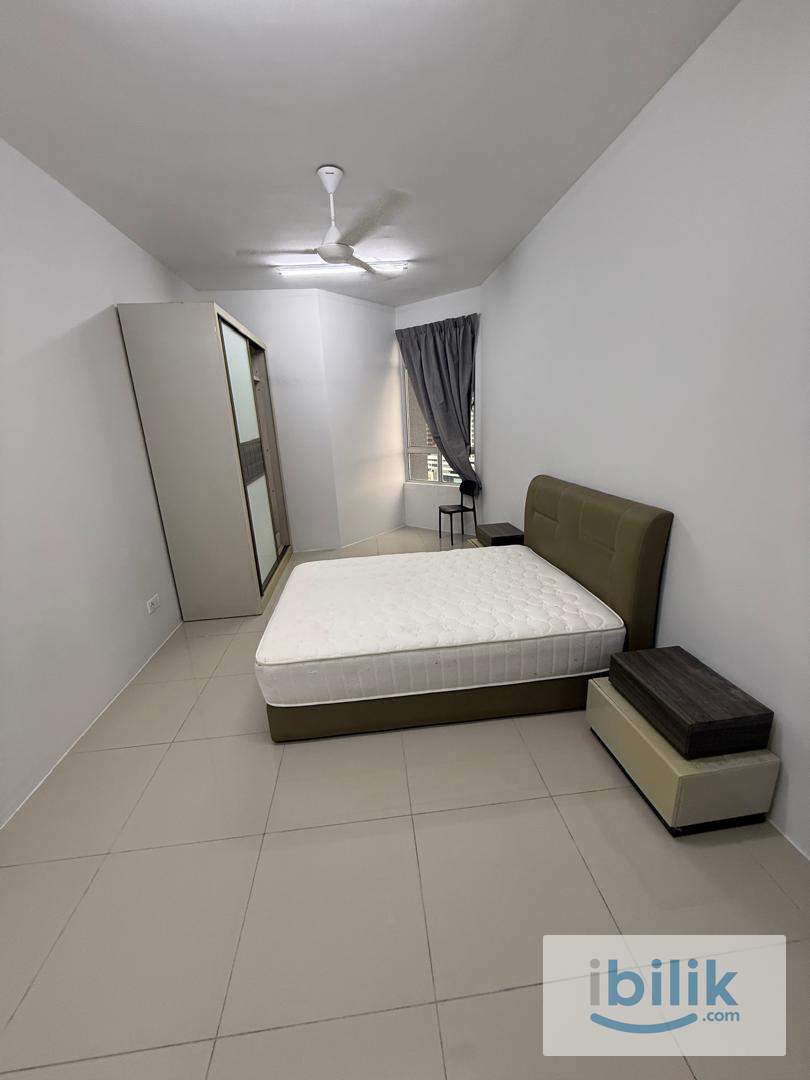 Cozy spacious Master bedroom  - Image 3