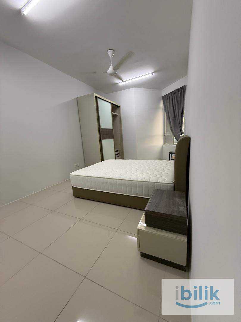 Cozy spacious Master bedroom  - Image 2