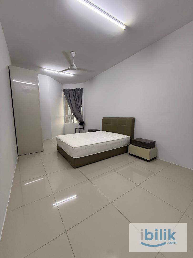 Cozy spacious Master bedroom  - Image 1
