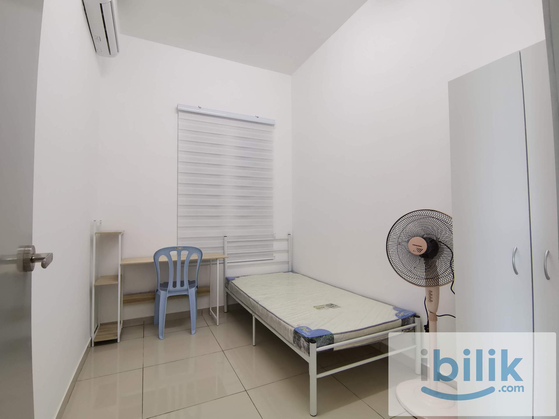 Single Room with Shared Bathroom - Image 1