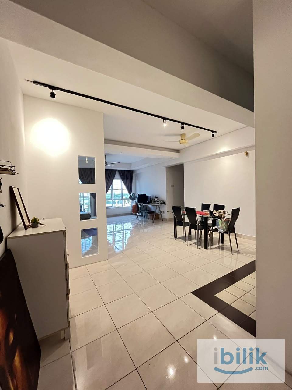 Middle Room - Image 2