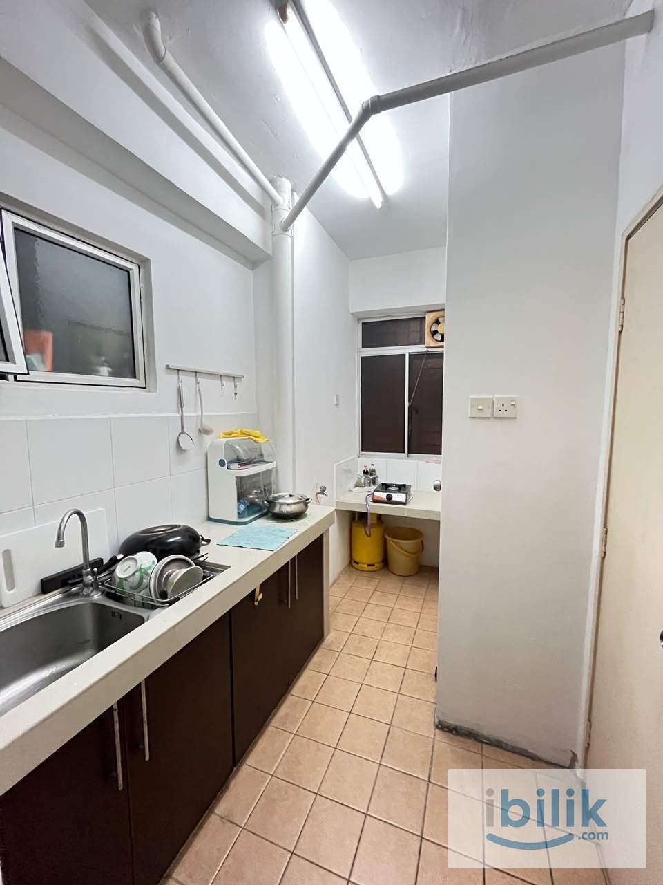 Middle Room - Image 4