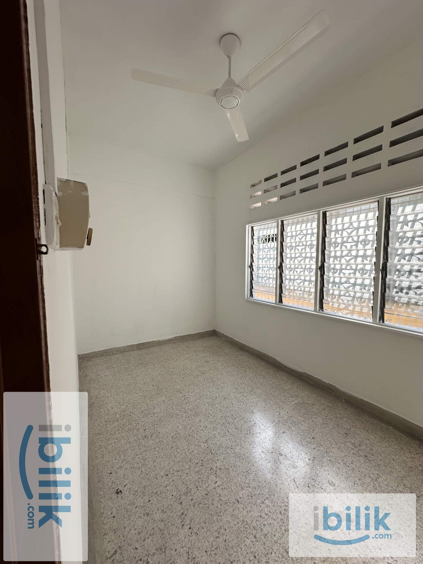 Middle Room For Rent @ Landed House near MRT Sentul Barat - Image 2
