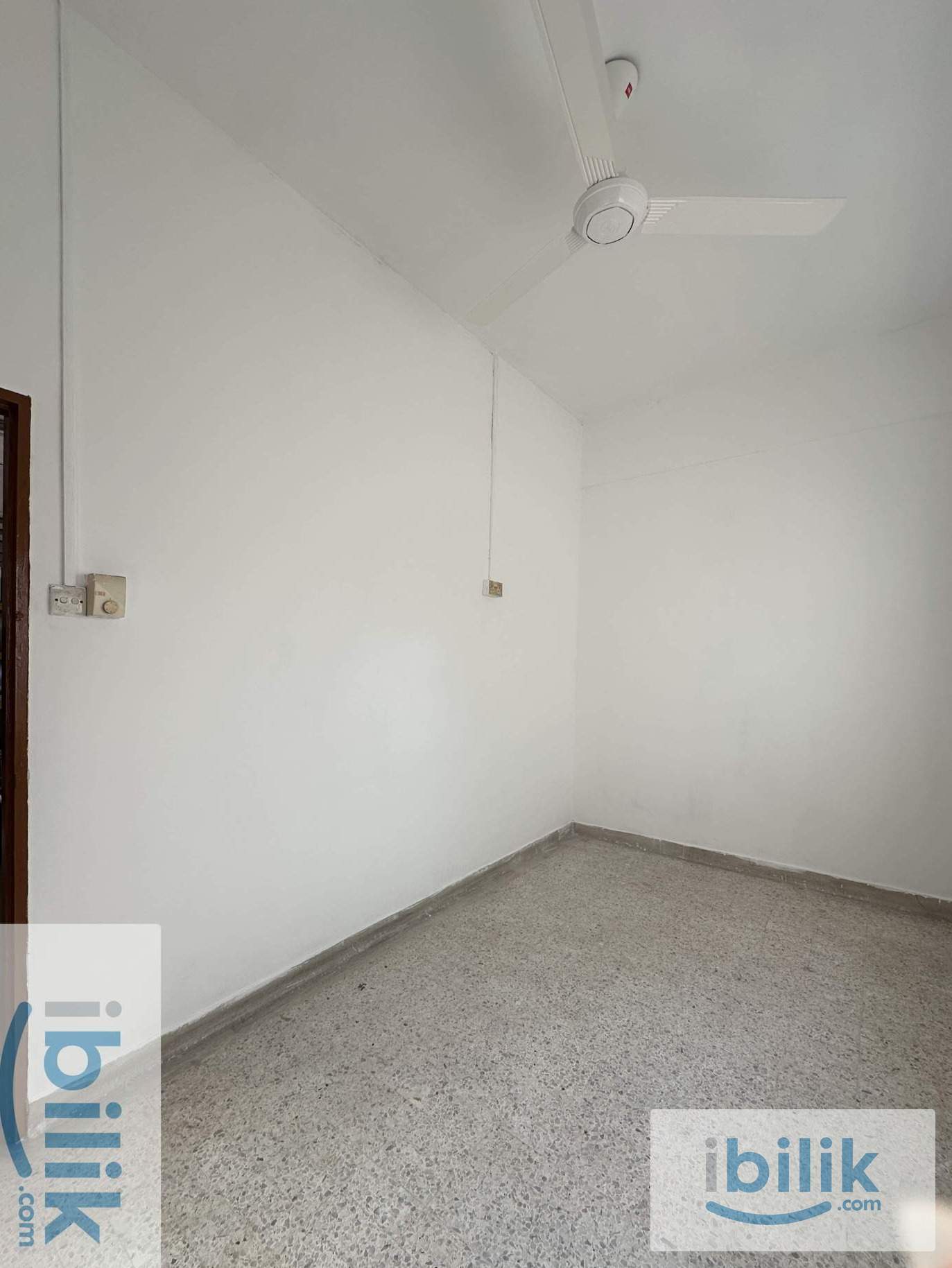 Middle Room For Rent @ Landed House near MRT Sentul Barat - Image 3