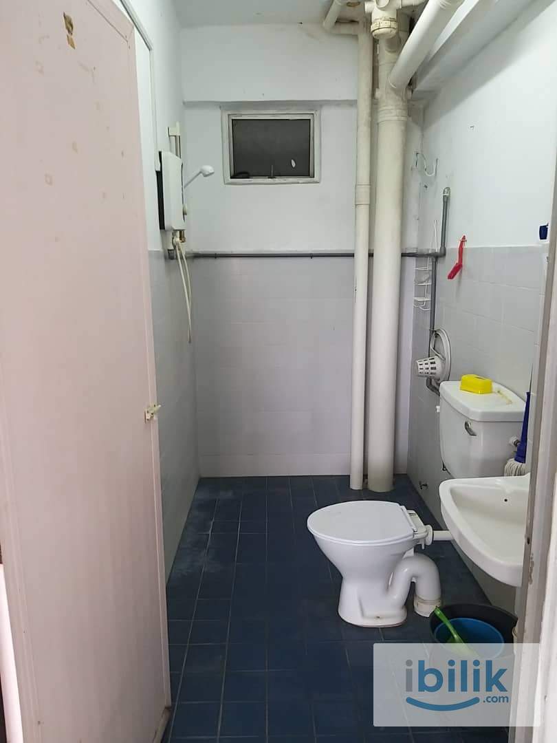 Fully furnished middle room at Pangsapuri Seri Indah near the Mines, KTM Serdang - Image 3