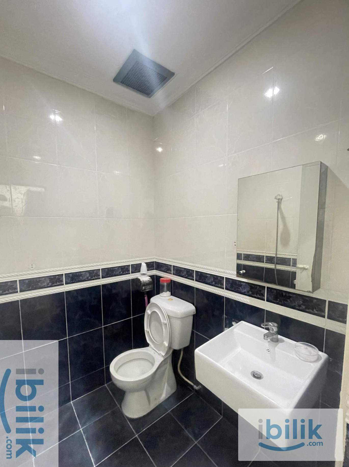 Master Room with toilet @ Selayang Jaya Double Storey - Image 3