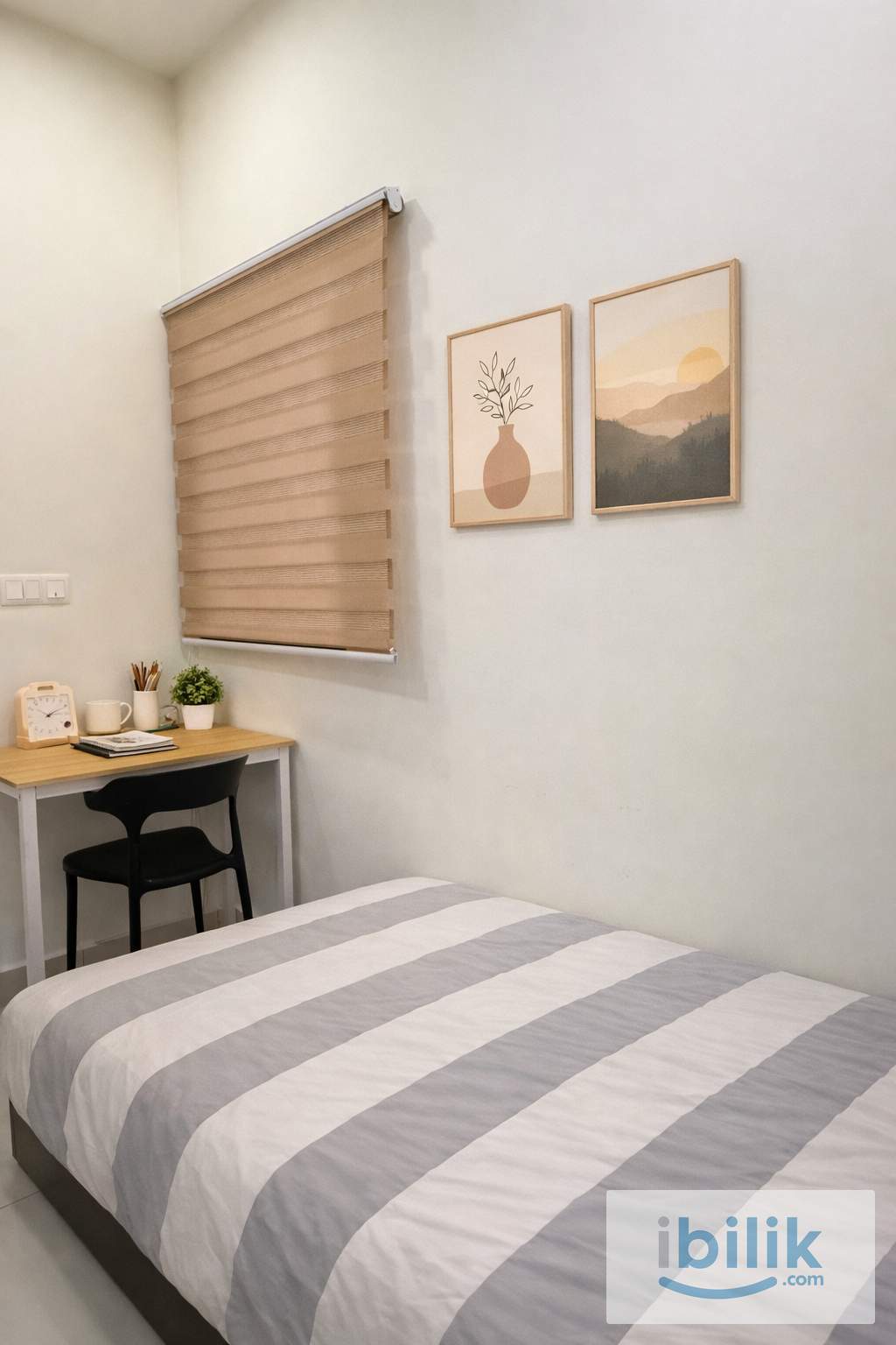 SMALL ROOM  - Image 1
