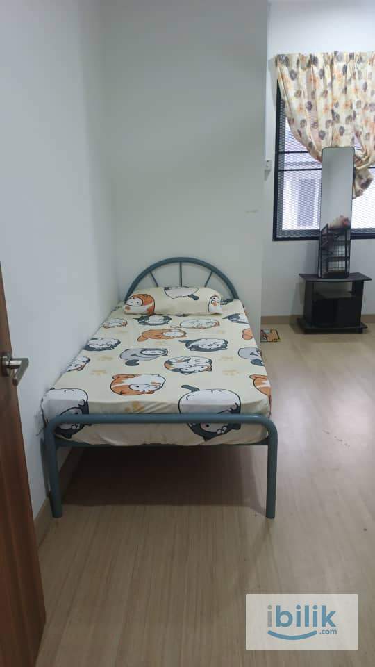 Room, Bandar Serenia - Image 1