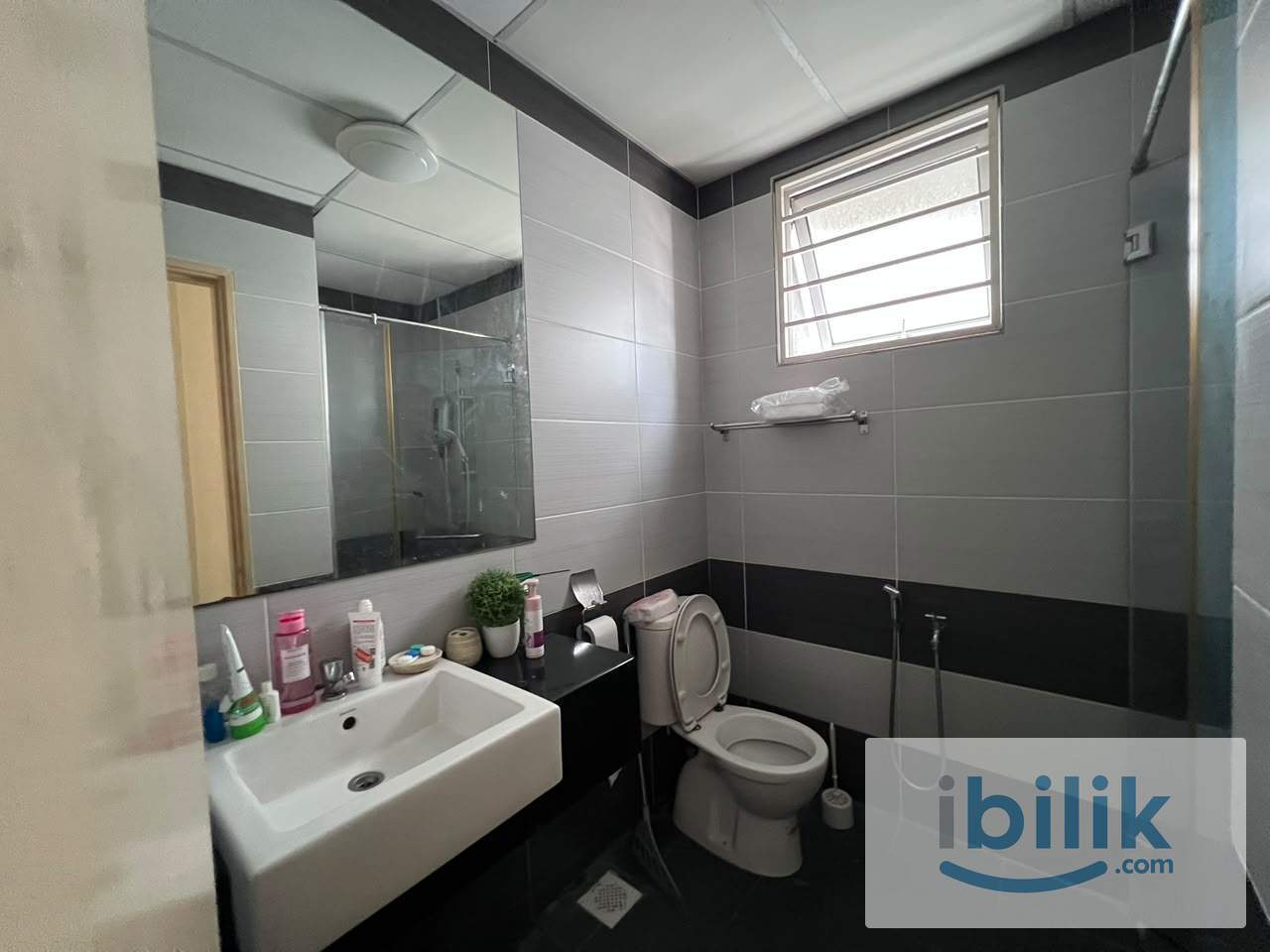 Single Bedroom with Own Bathroom near Cheras, Green Terrain Prima Villa, Opposite St Francis Arsisi Church - Image 2