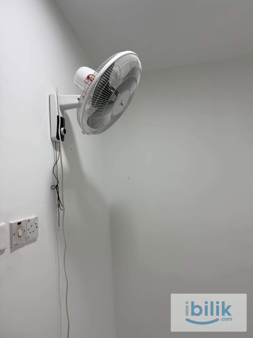 Middle Room - Image 6