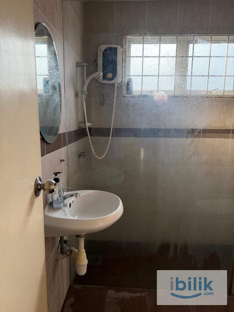 Room for rent - Image 4