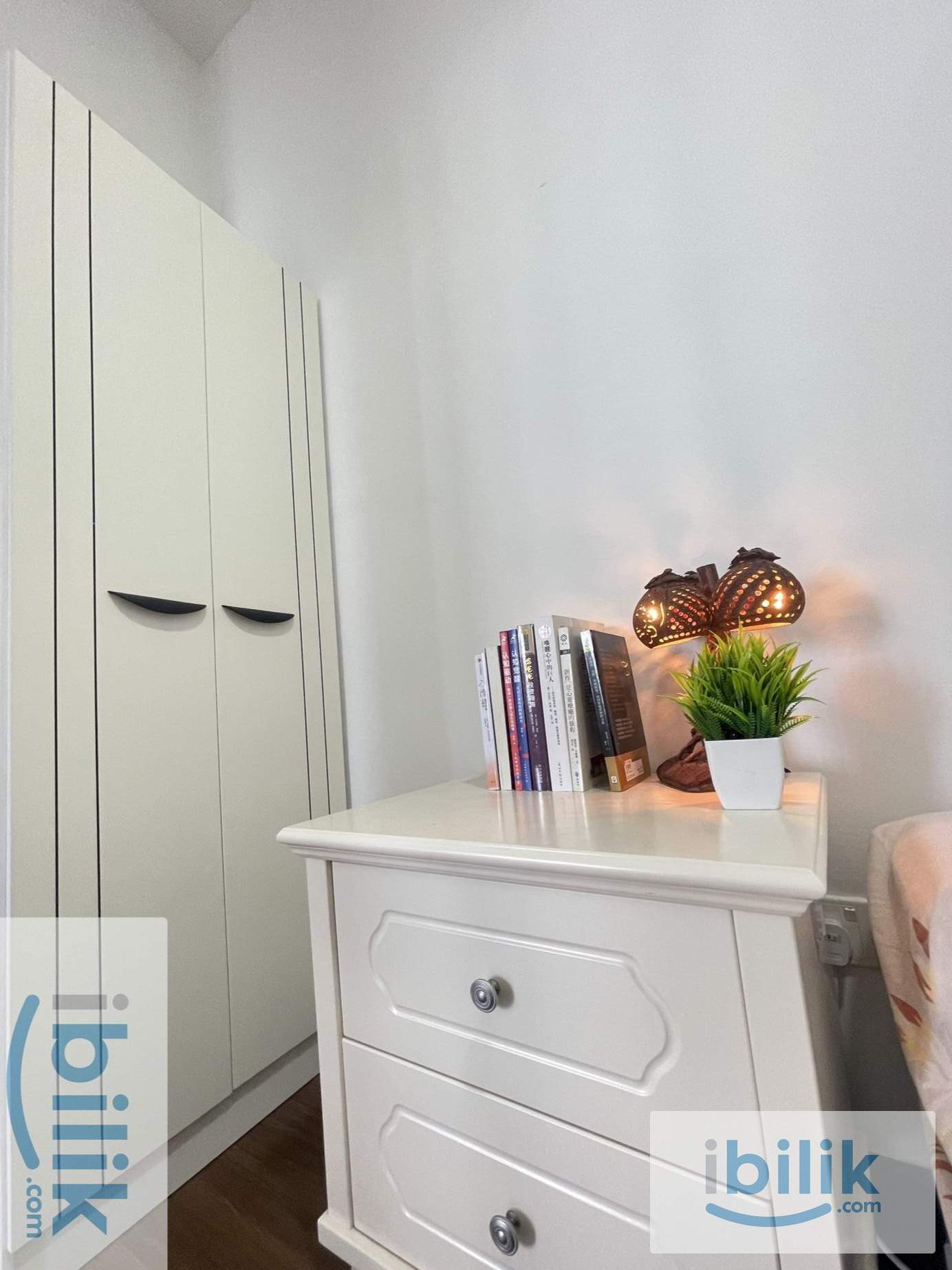 private second room looking for a chinese female room mate, fully furnished included 1 parking lot - Image 8