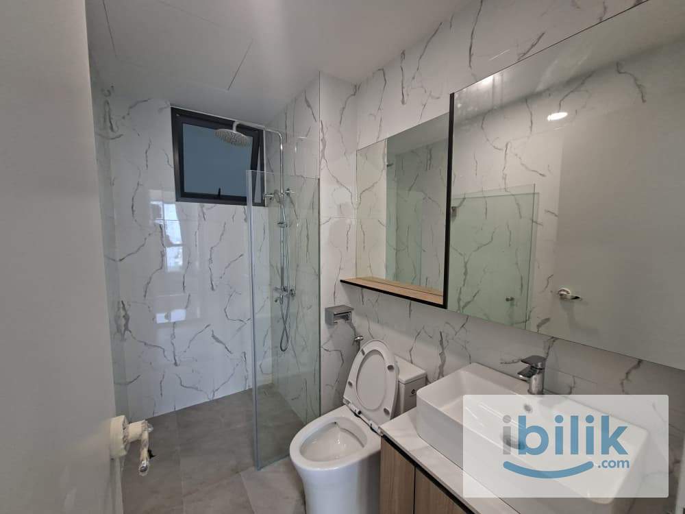 Savana Move-In Ready Room with Balcony Access - Image 5