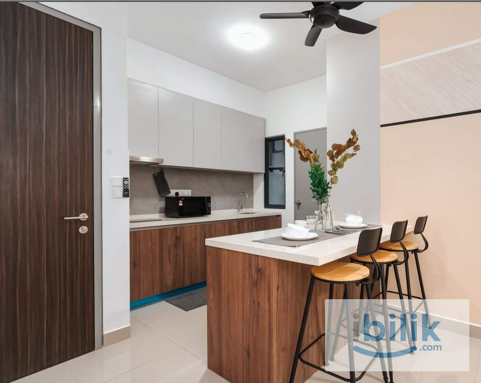 FULLY FURNISHED MASTER BEDROOM, NEAR MRT/LRT - Image 3