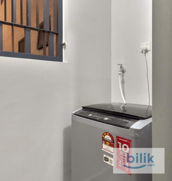 EXCLUSIVE FULLY FURNISHED MASTER BEDROOM @ M VERTICA (NEAR MRT/LRT) - Image 3