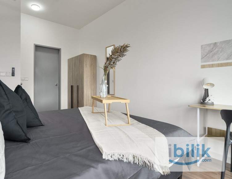 EXCLUSIVE FULLY FURNISHED MASTER BEDROOM @ M VERTICA (NEAR MRT/LRT) - Image 4