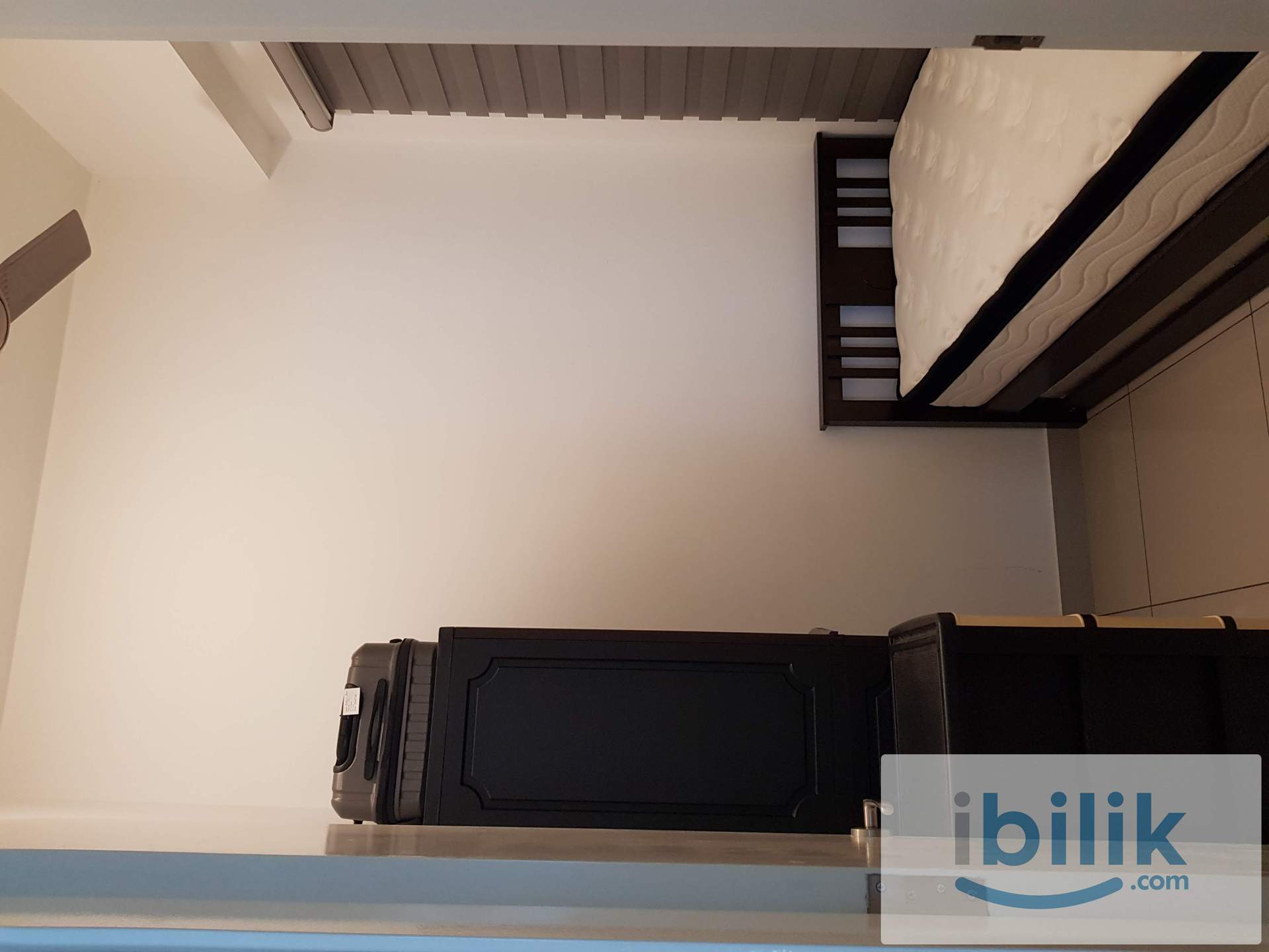 Small Room - Image 6