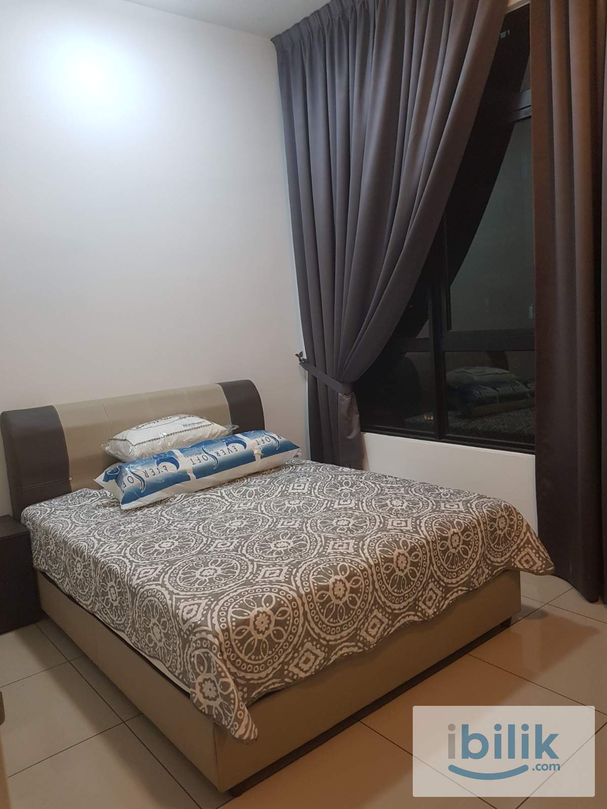 Middle Bedroom - Image 1