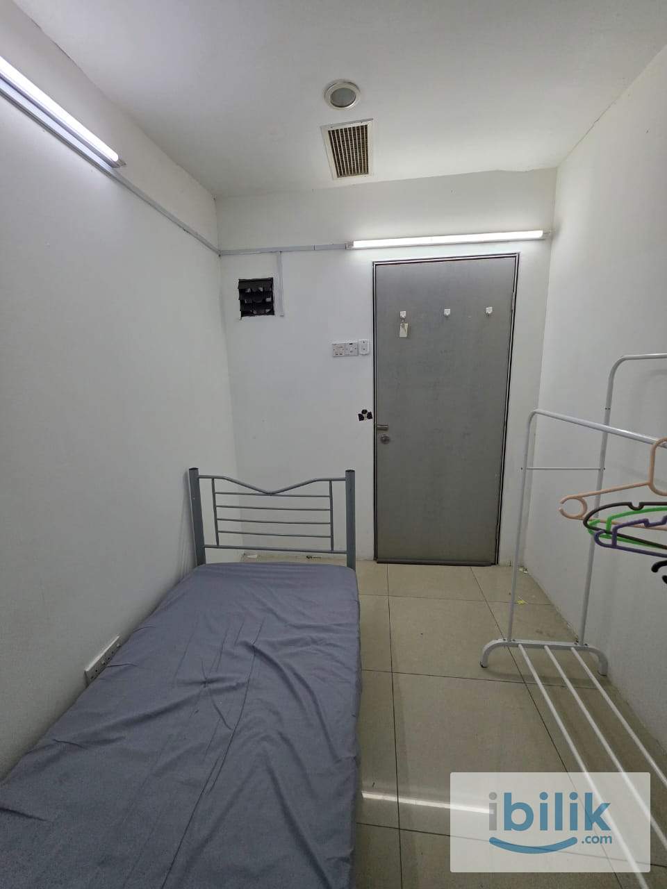 🗨 Cozy Room Looking for Tenant  💨 - Image 1