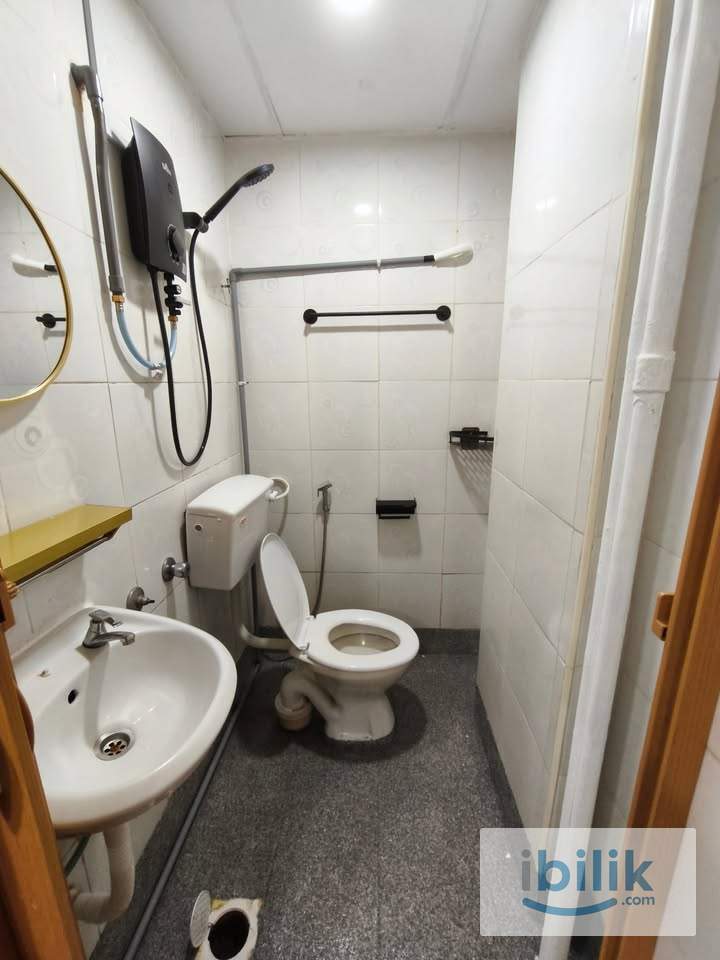 🔥🔥 Cozy Vacant Room with private toilet and LRT! R1-110 - Image 3