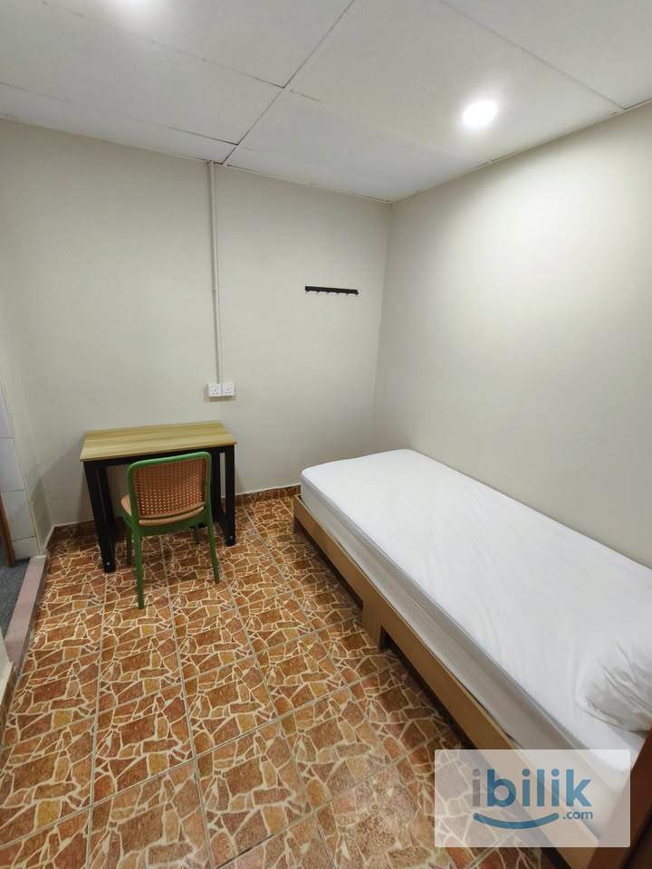 🔥🔥 Cozy Vacant Room with private toilet and LRT! R1-110 - Image 2