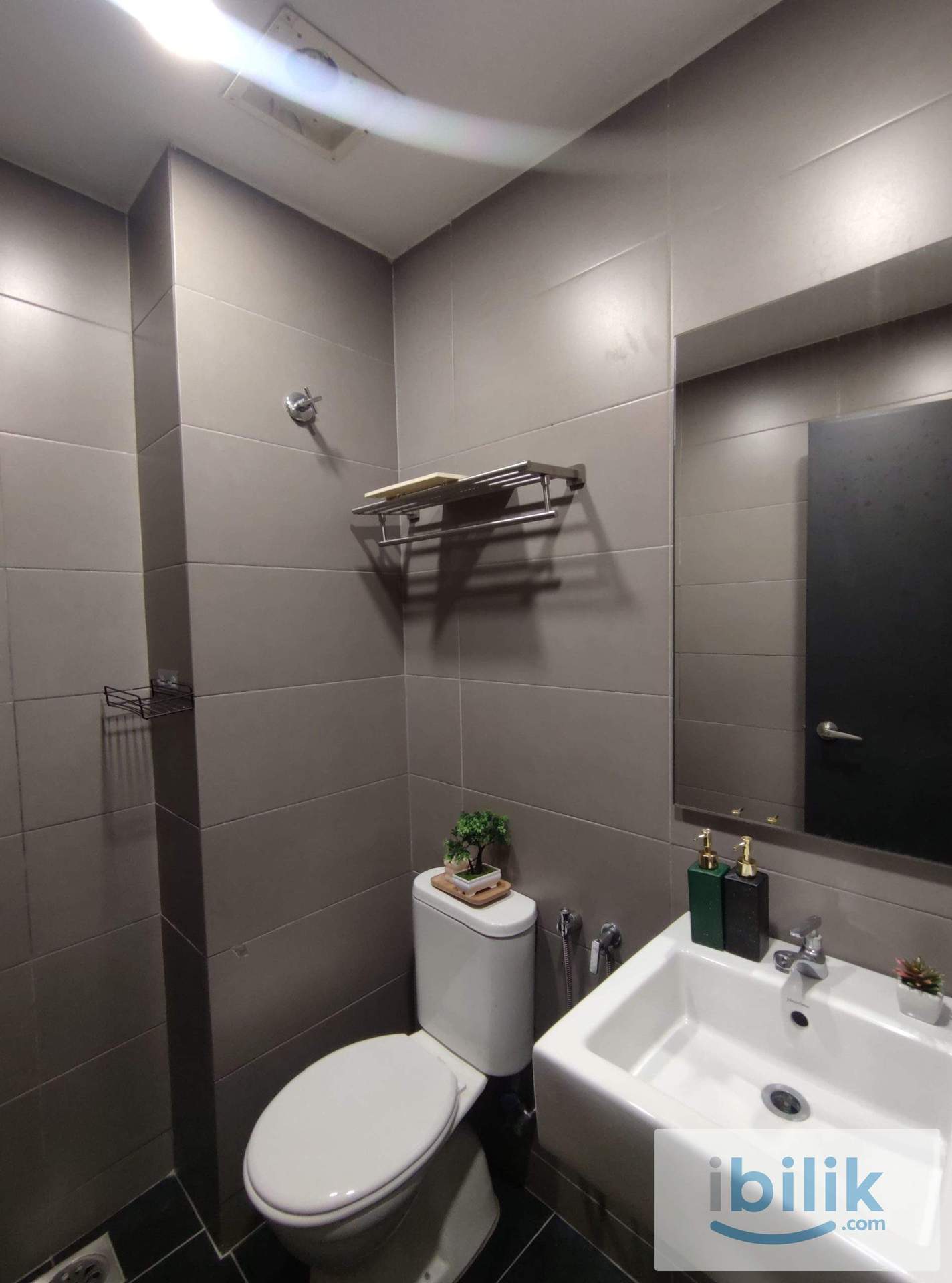 🔥🔥Cozy Vacant Room nearby  LRT, MRT, Monorail, Train, bus and eateries R1-117W - Image 3