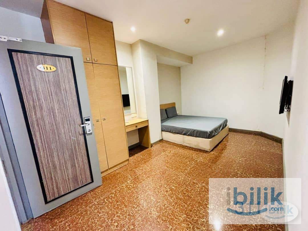 🔥🔥 Cozy Vacant Room with private Bathroom, nearby Eateries and Near LRT R3-318 - Image 1
