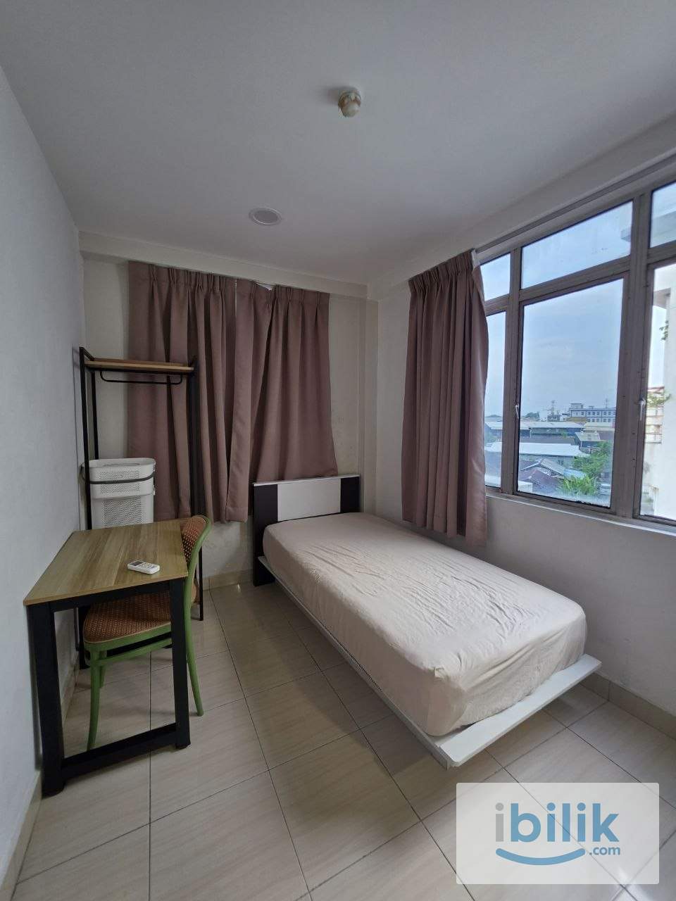 🔥🔥 Elegant Vacant Room at Seri Kembangan with Private Toilet, Nearby MRT    R207 - Image 1