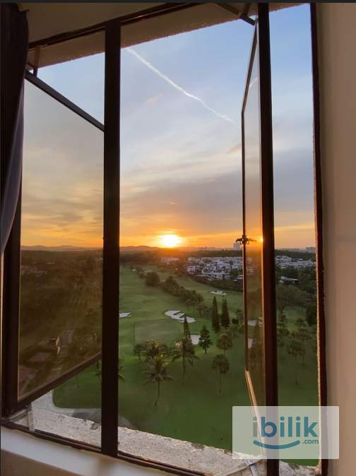 CASA TROPICANA CONDO – middle room with golf view - Image 1