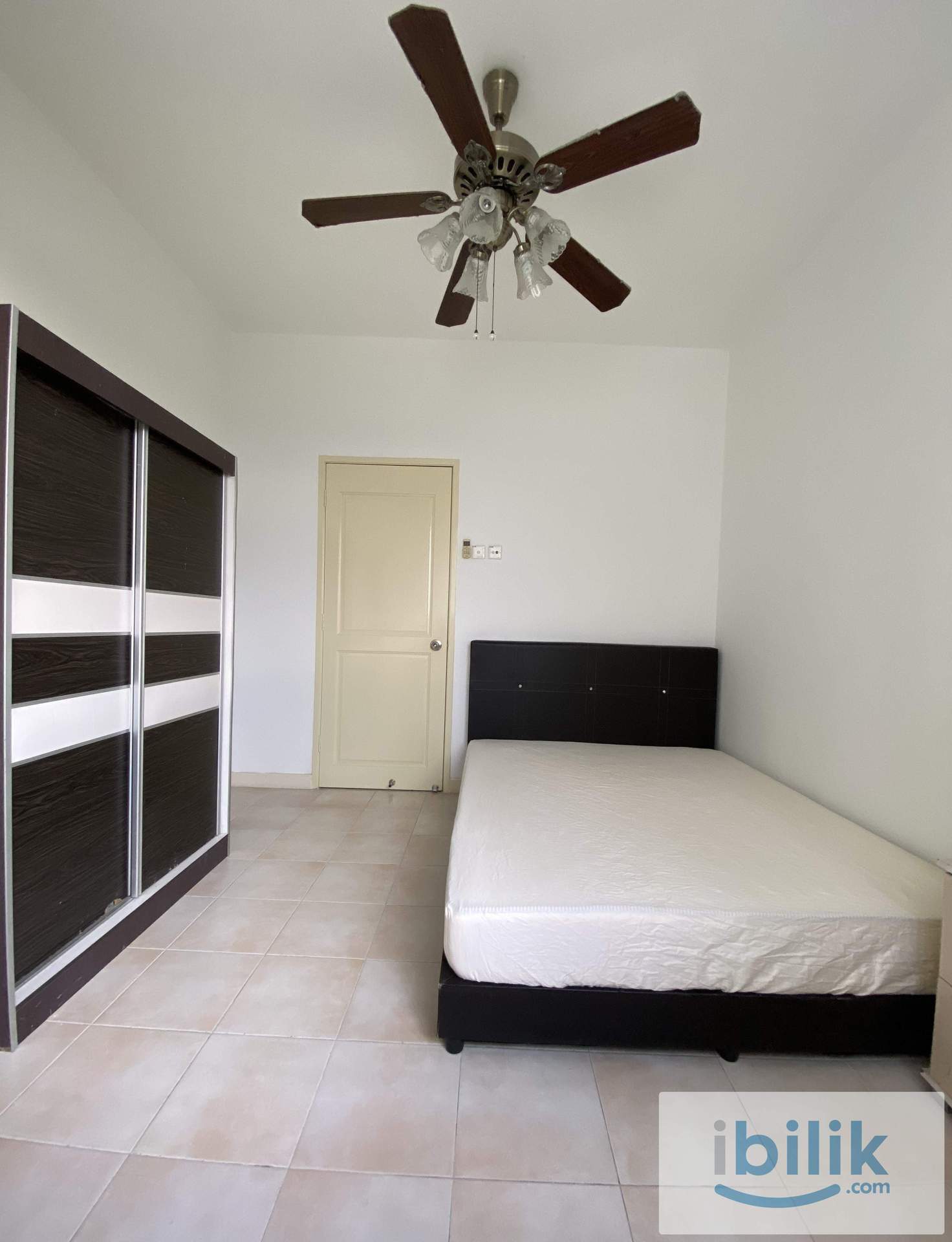 CASA TROPICANA CONDO – middle room with golf view - Image 3