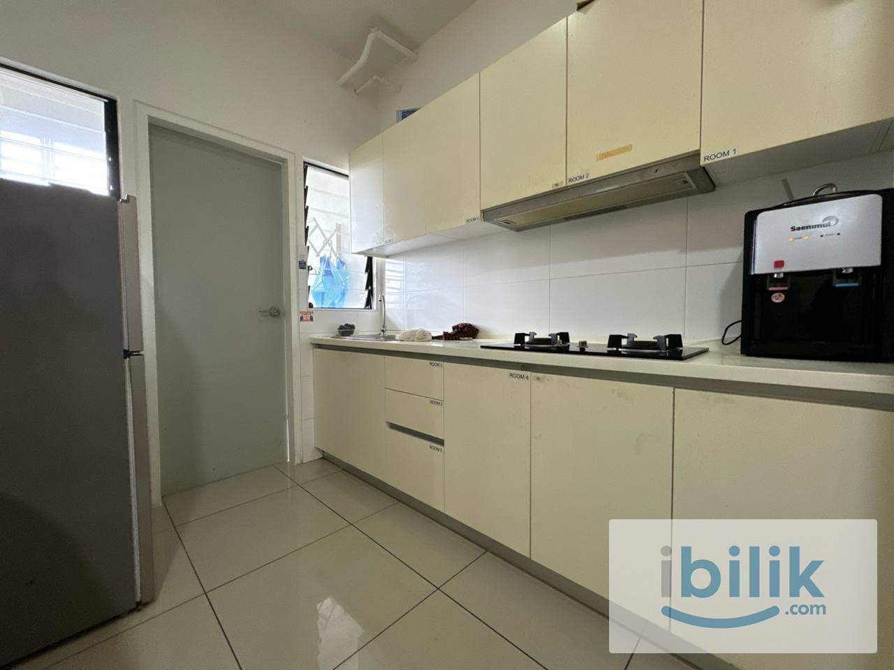 🌞 Spacious Room with Great Amenities - Image 2