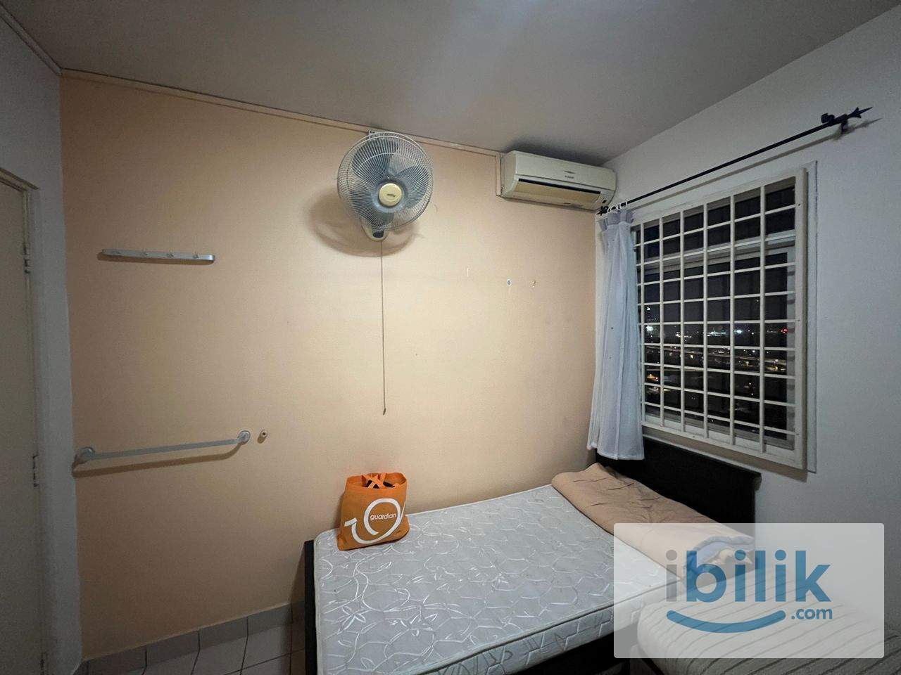 Middle Room including Private Bathroom & Parking for Rent – Female Preferred - Image 6