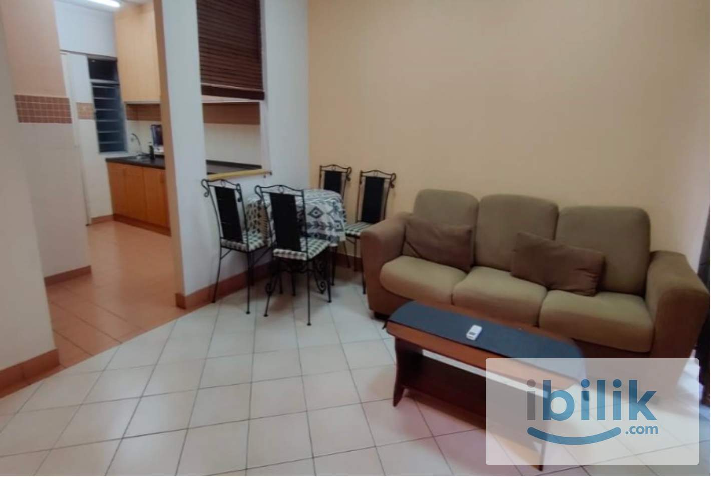 Middle Room including Private Bathroom & Parking for Rent – Female Preferred - Image 4