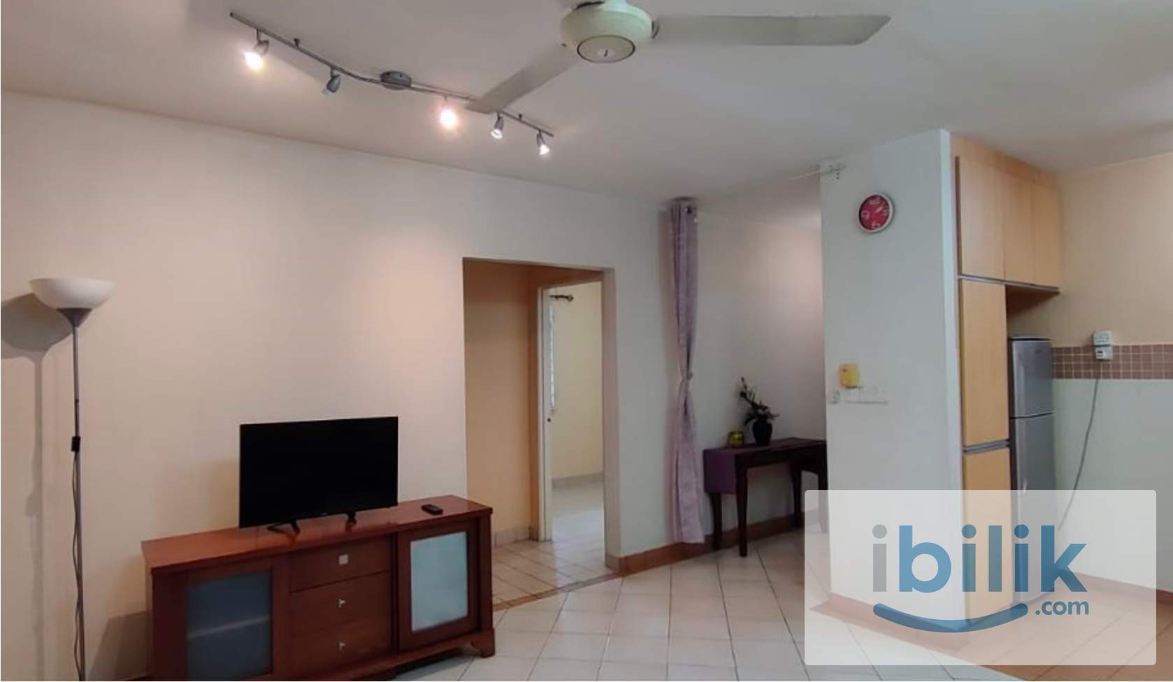 Middle Room including Private Bathroom & Parking for Rent – Female Preferred - Image 1