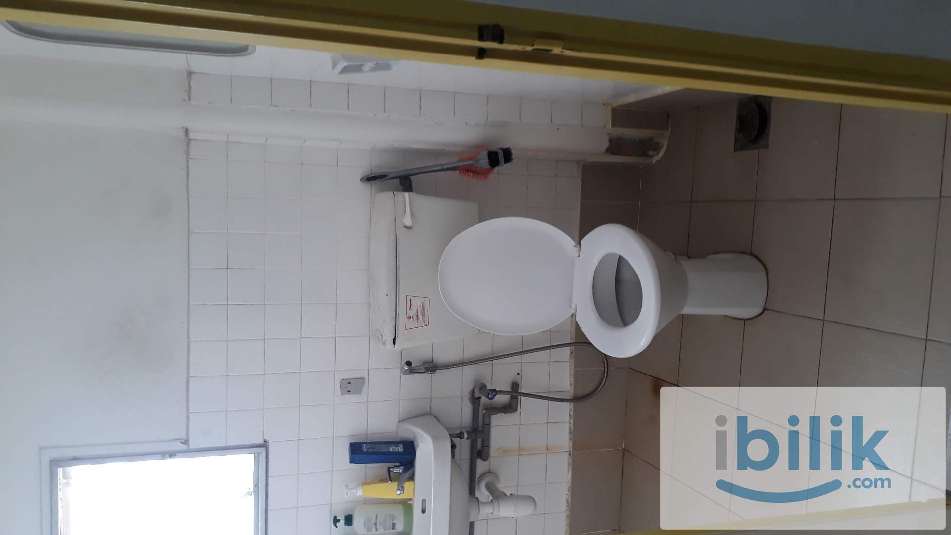 Single Room with Shared Bathroom - Image 2