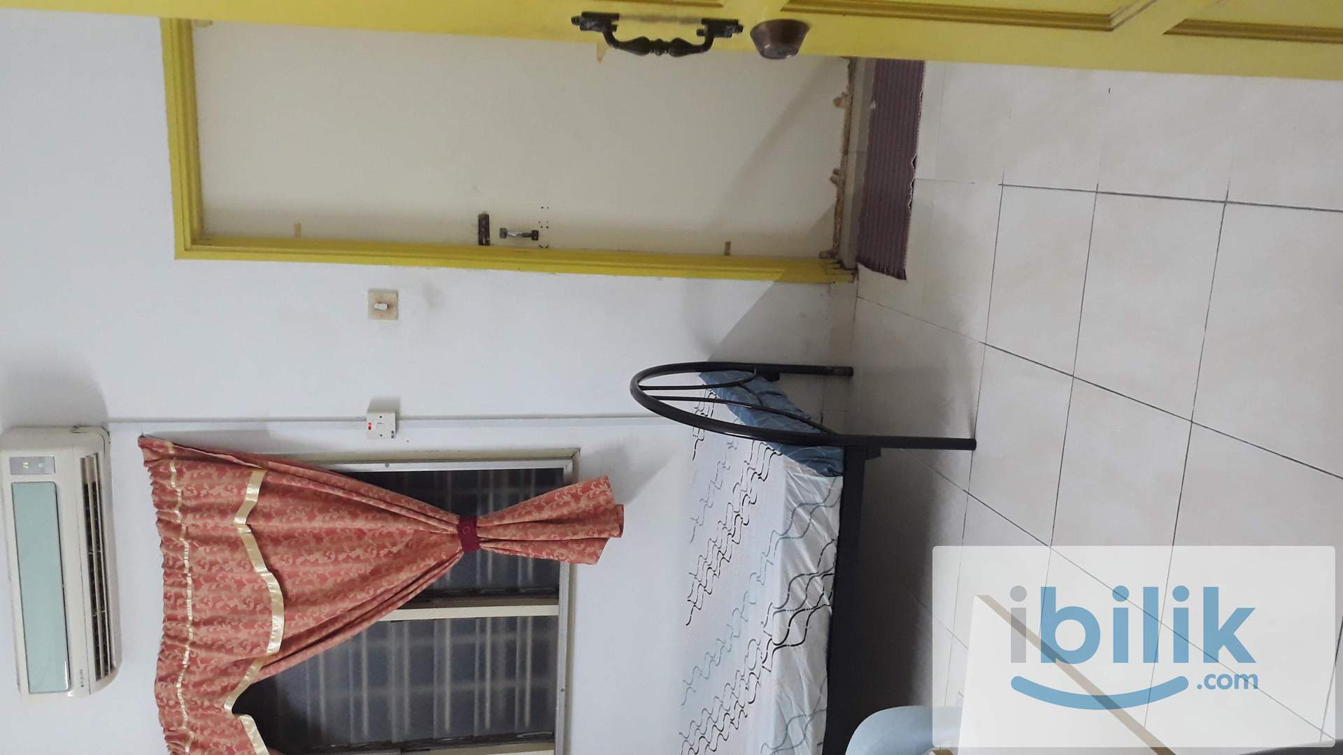 Single Room with Shared Bathroom - Image 7