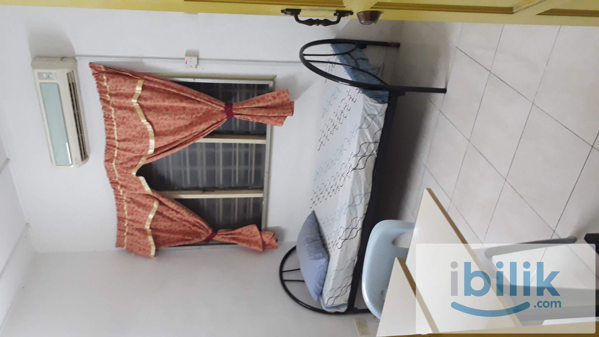 Single Room with Shared Bathroom - Image 4