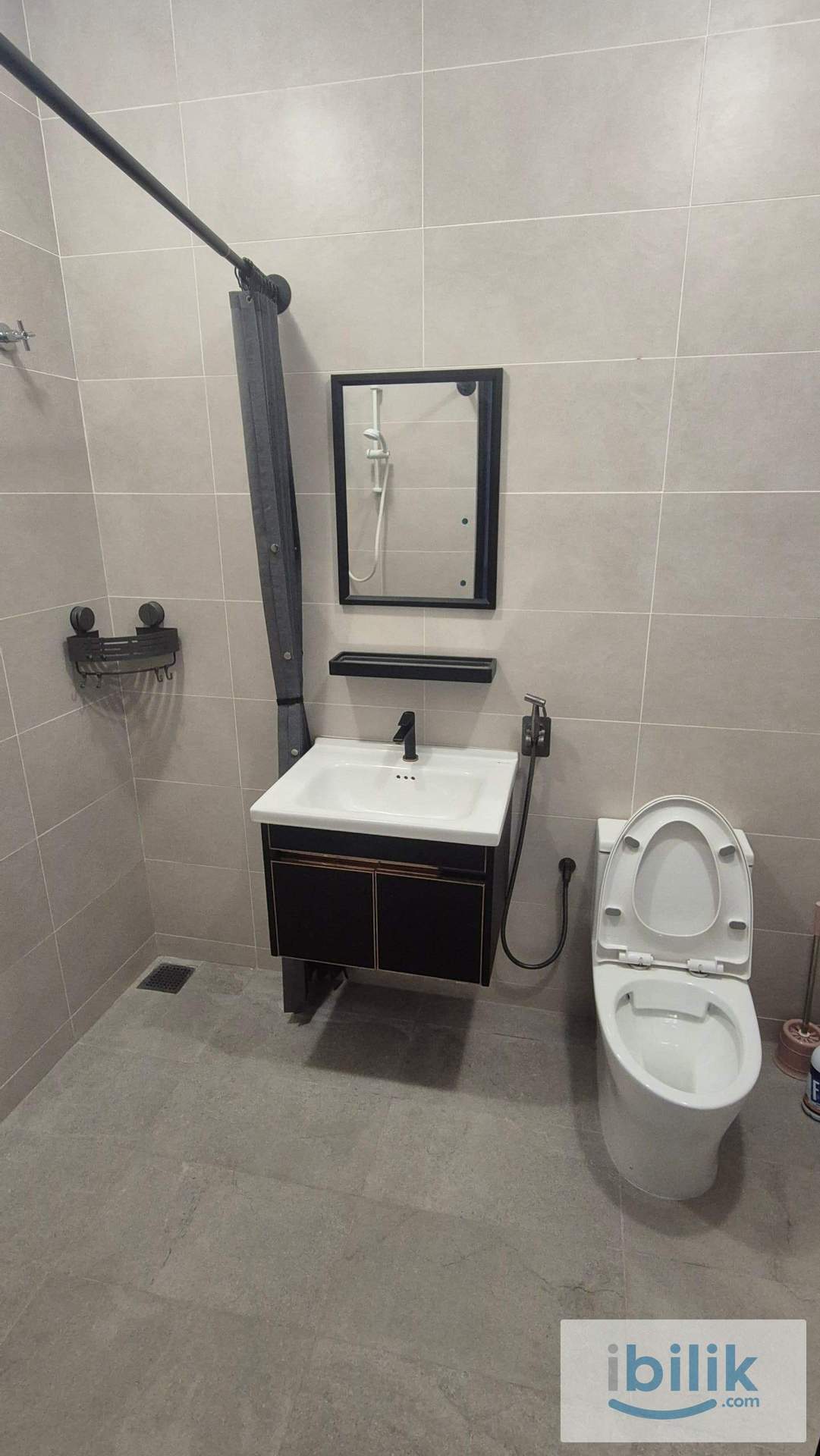 Spacious Master Bedroom with Balcony & Ensuite Bathroom – SS2, Petaling Jaya - Image 2