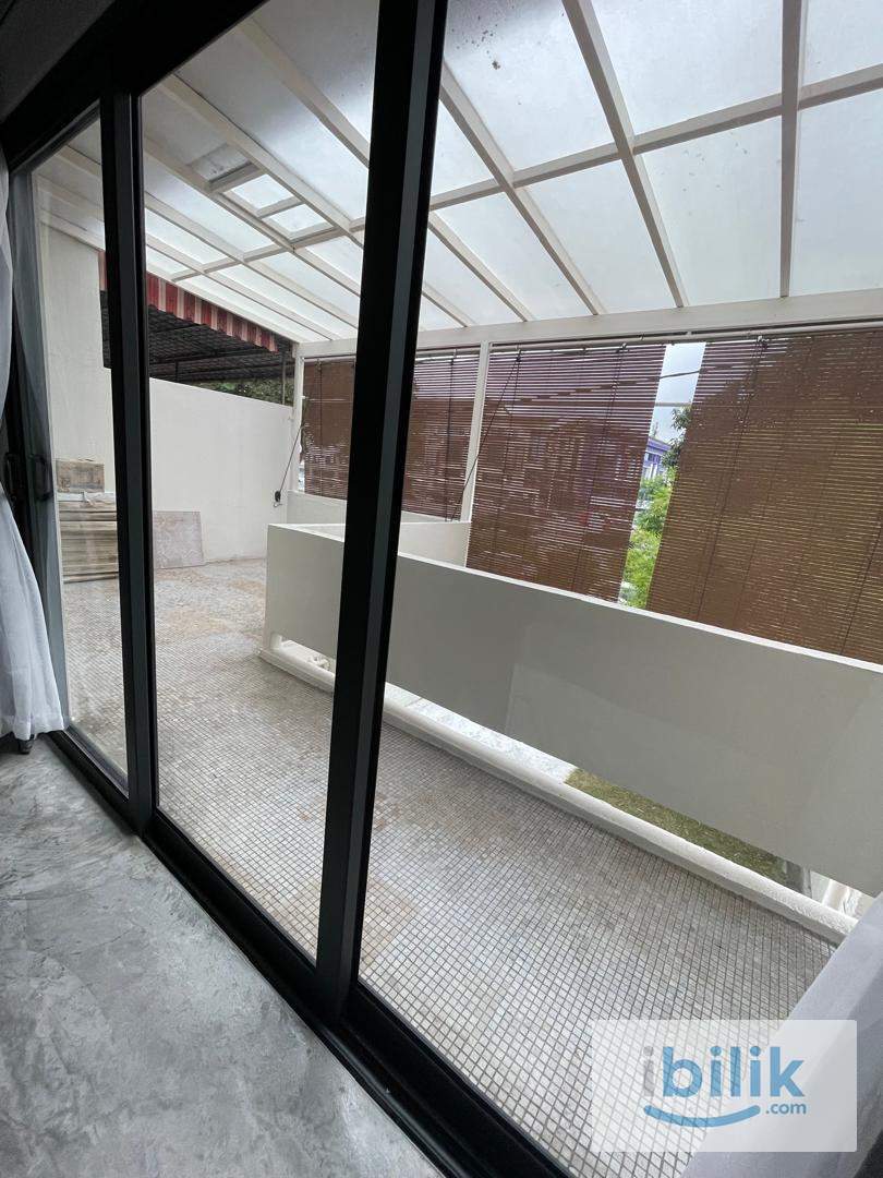 Spacious Master Bedroom with Balcony & Ensuite Bathroom – SS2, Petaling Jaya - Image 4