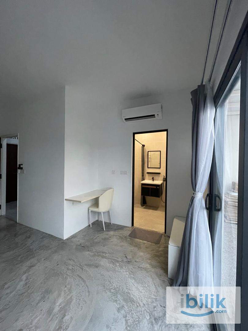 Spacious Master Bedroom with Balcony & Ensuite Bathroom – SS2, Petaling Jaya - Image 5