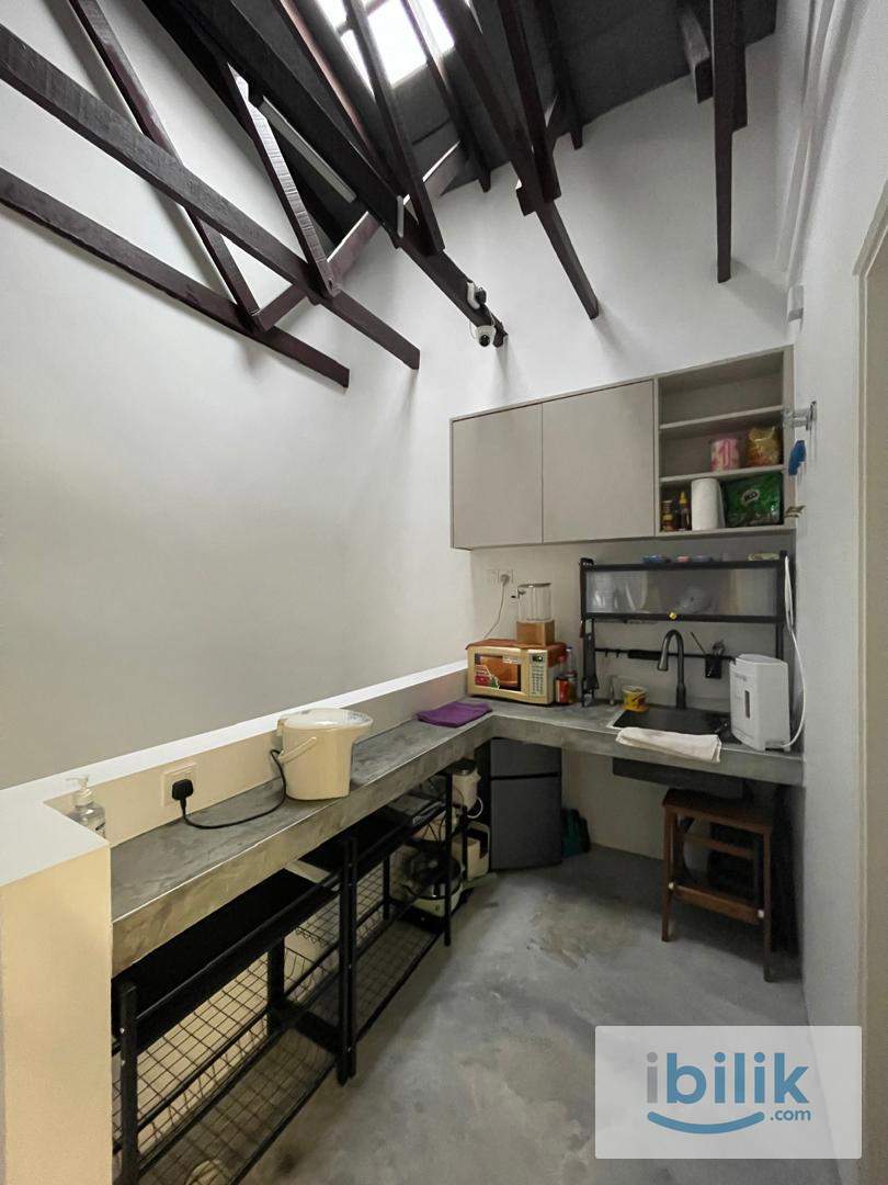Spacious Master Bedroom with Balcony & Ensuite Bathroom – SS2, Petaling Jaya - Image 6