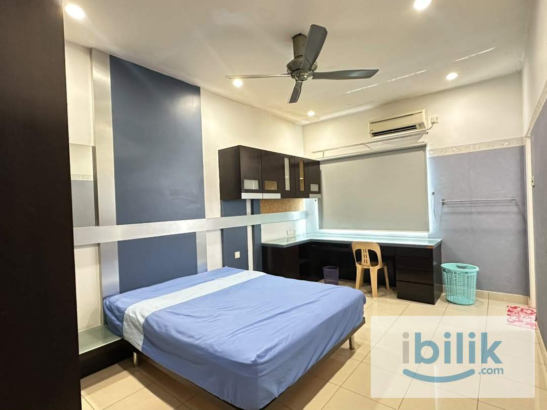 Queen-Sized Bed Room with Private Bathroom - Image 2