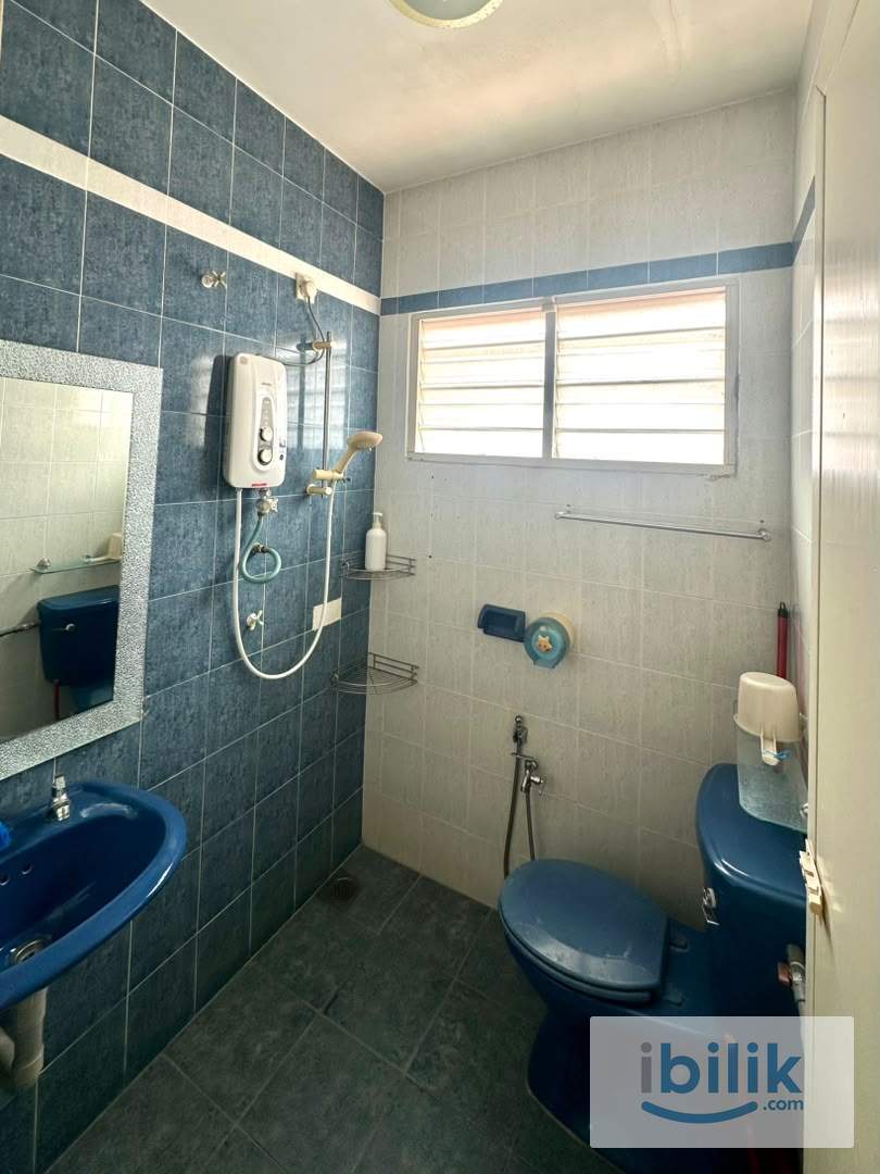 Twin-Sharing Room with Private Bathroom - Image 3