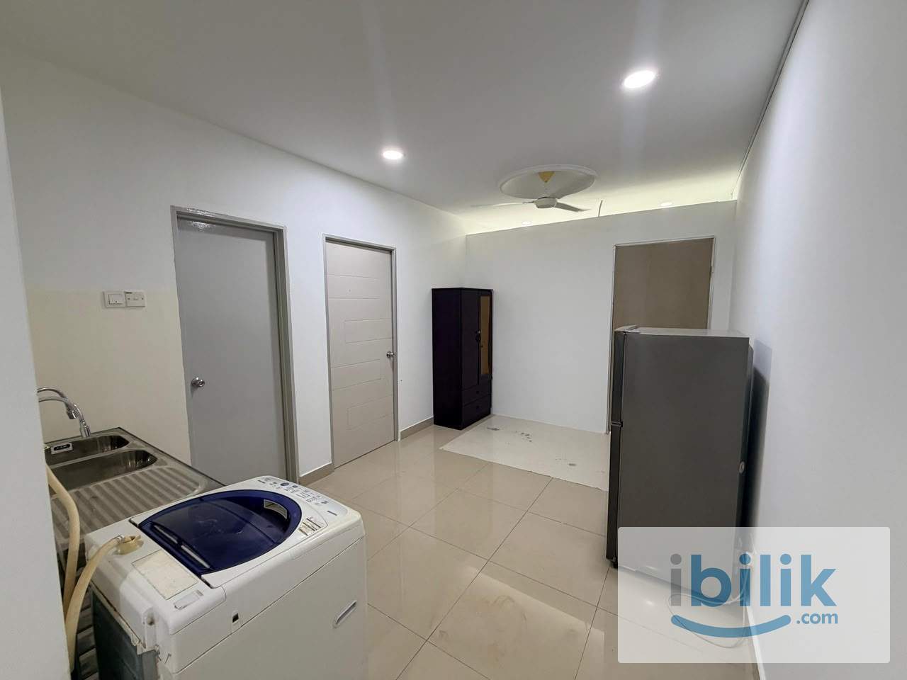 Menara U Master Bedroom 2-Person Sharing Bottom Bunk - Image 4