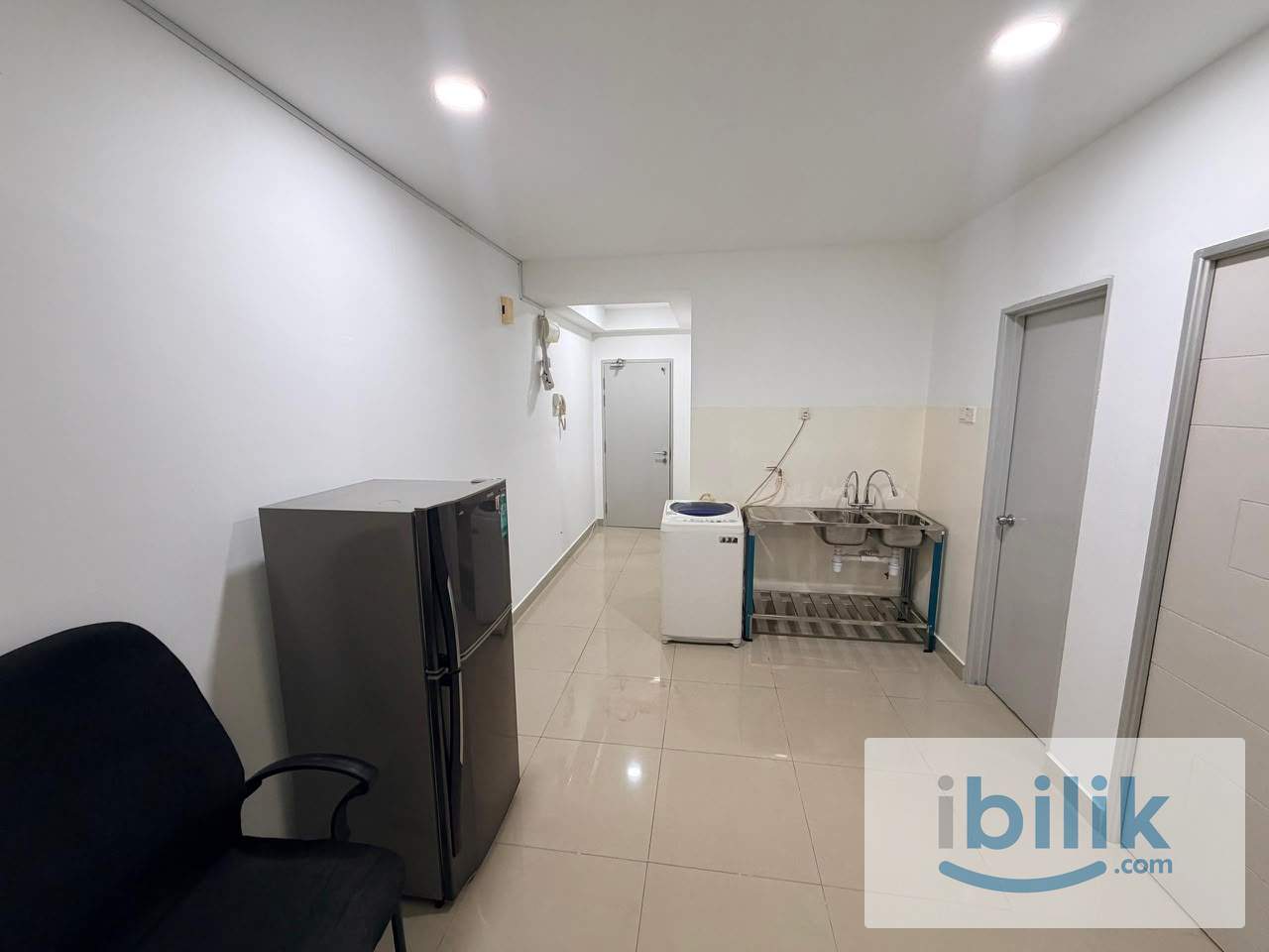 Menara U Master Bedroom 2-Person Sharing Bottom Bunk - Image 5
