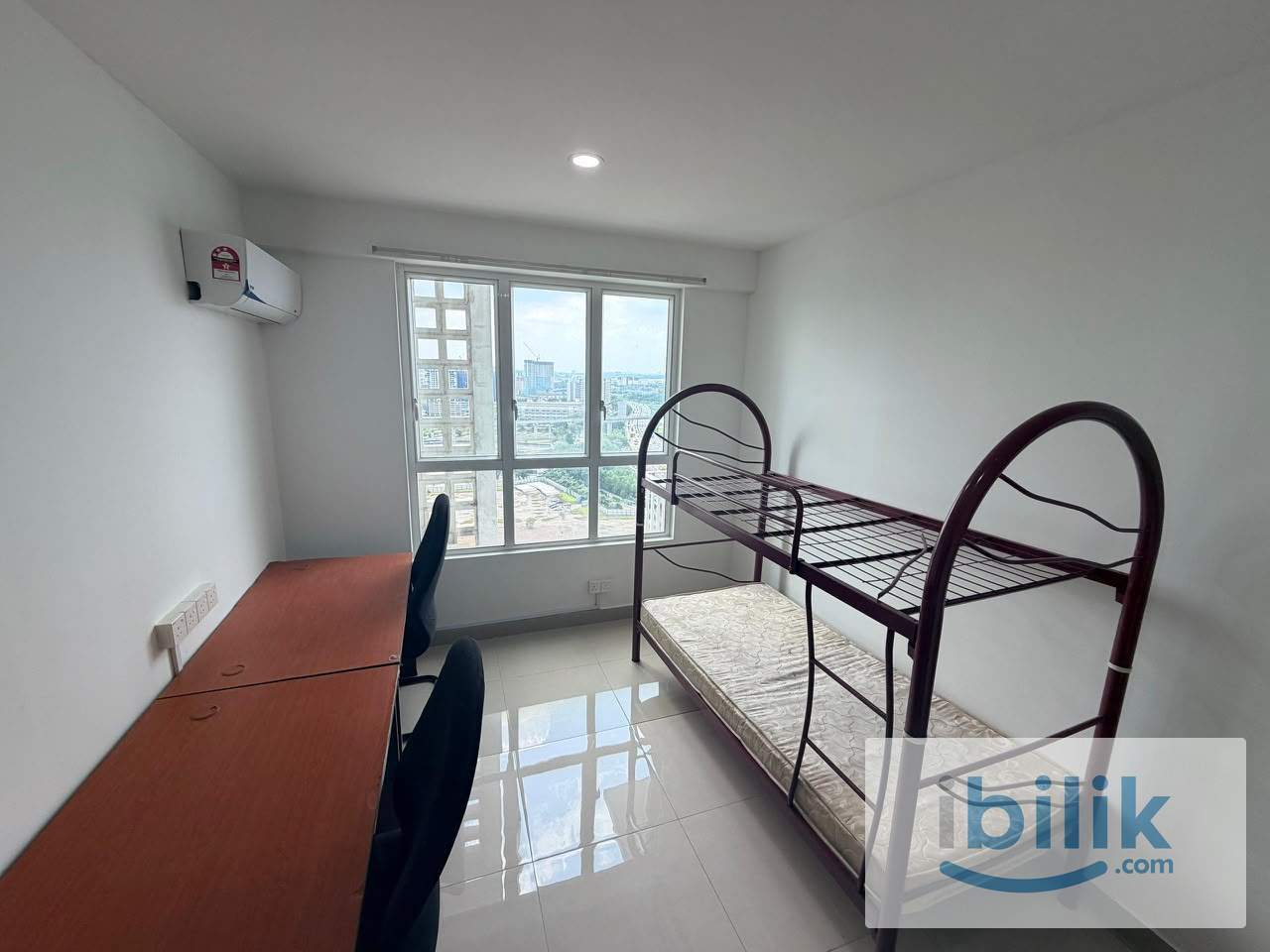 Menara U Master Bedroom 2-Person Sharing Bottom Bunk - Image 1