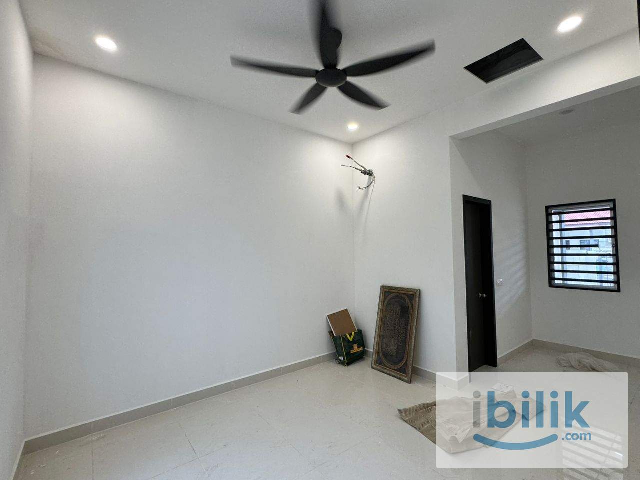 Master bedroom (kosong) Setia Fontaines  - Image 1