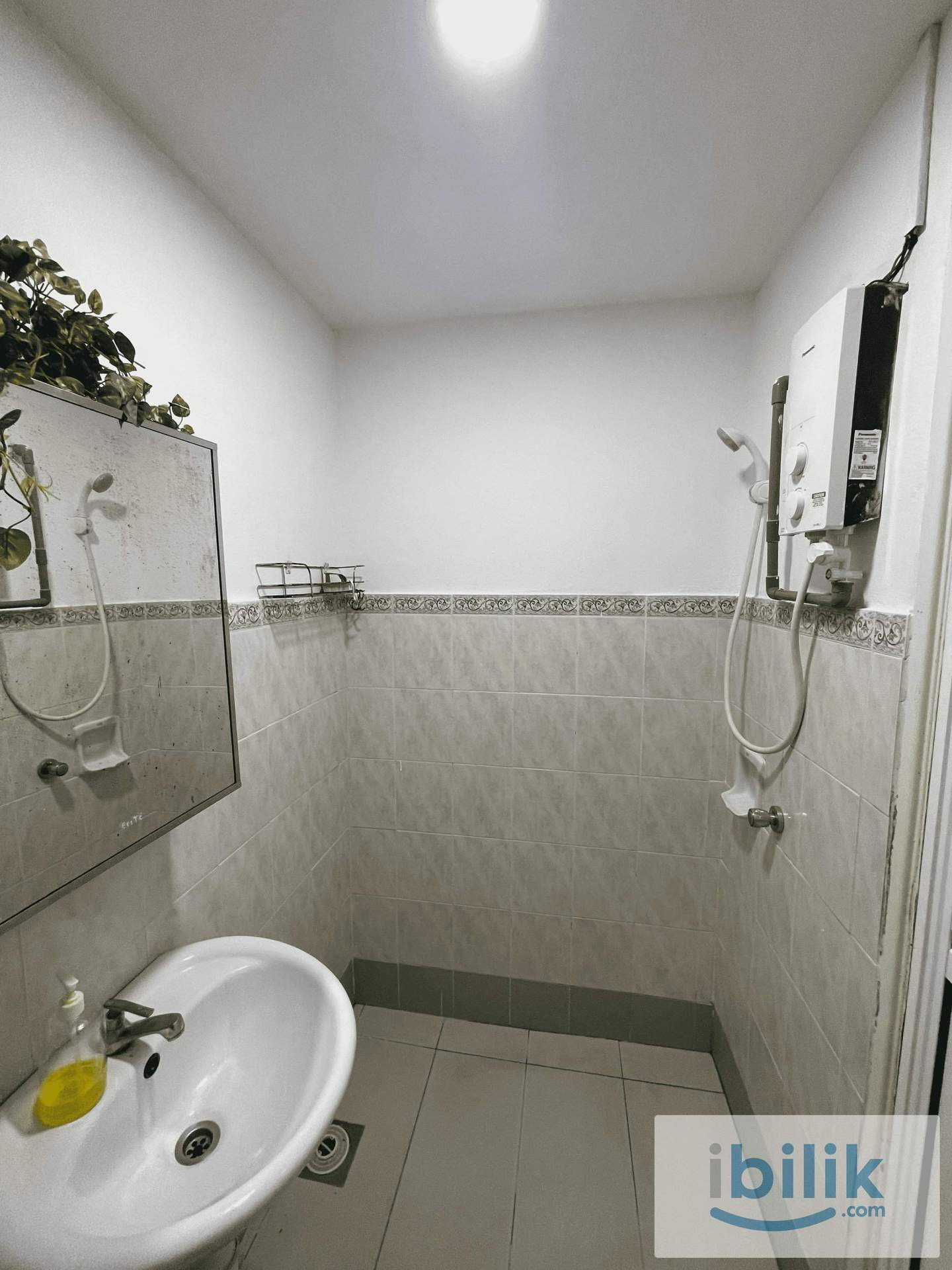 🏡 QUEEN ROOM IN PELANGI DAMANSARA😍NEAR TO IKEA & THE CURVE 🛍️ - Image 9