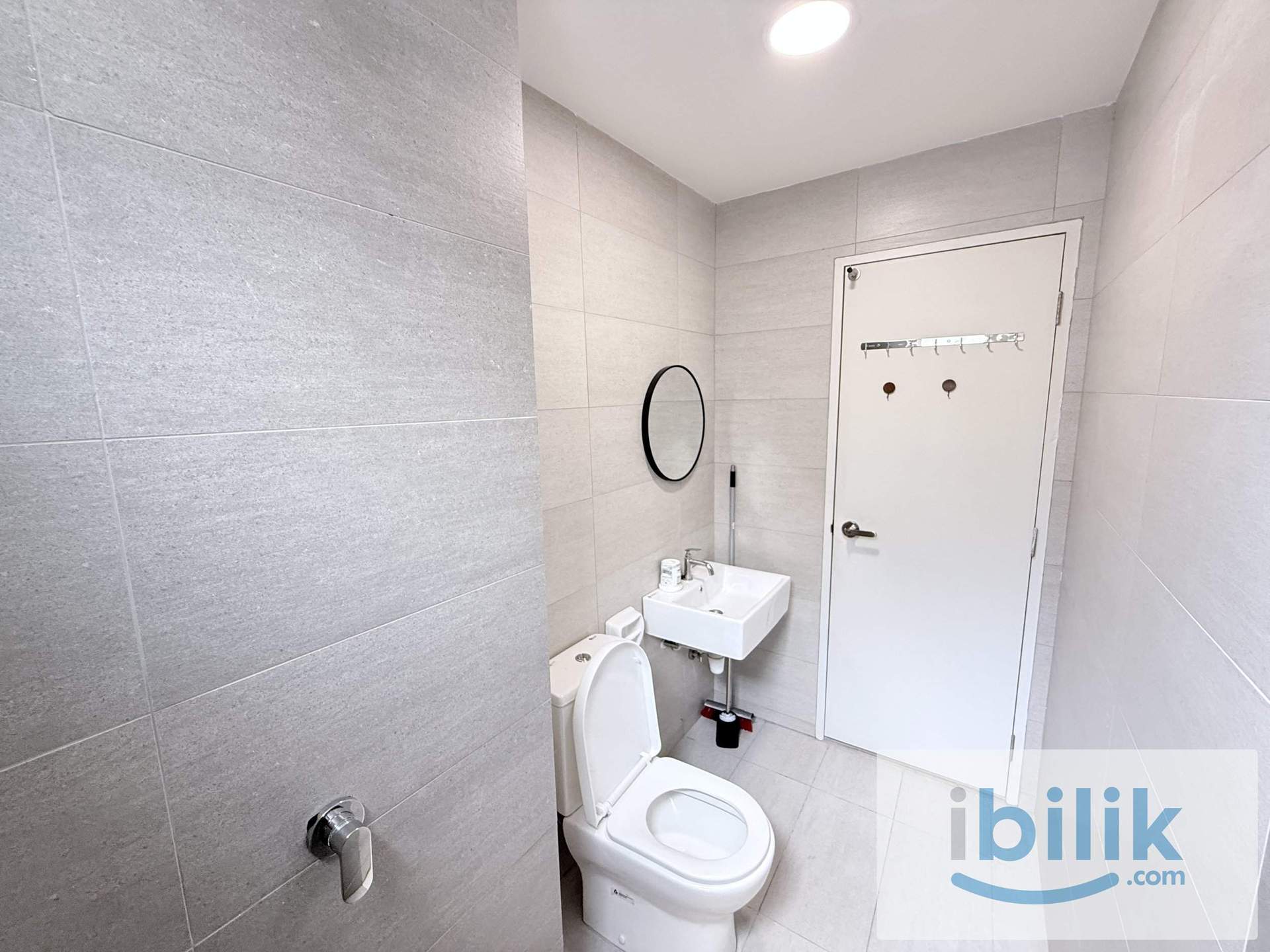 🔥MUST VIEW ROOM!🔥PREMIUM QUEEN ROOM FOR MIX GENDER UNIT 🏡NEAR TO BANDAR BOTANIC 🛍️ - Image 10